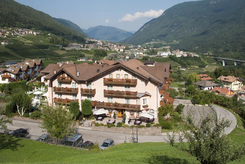 Hotel Michela Male Bagian luar foto