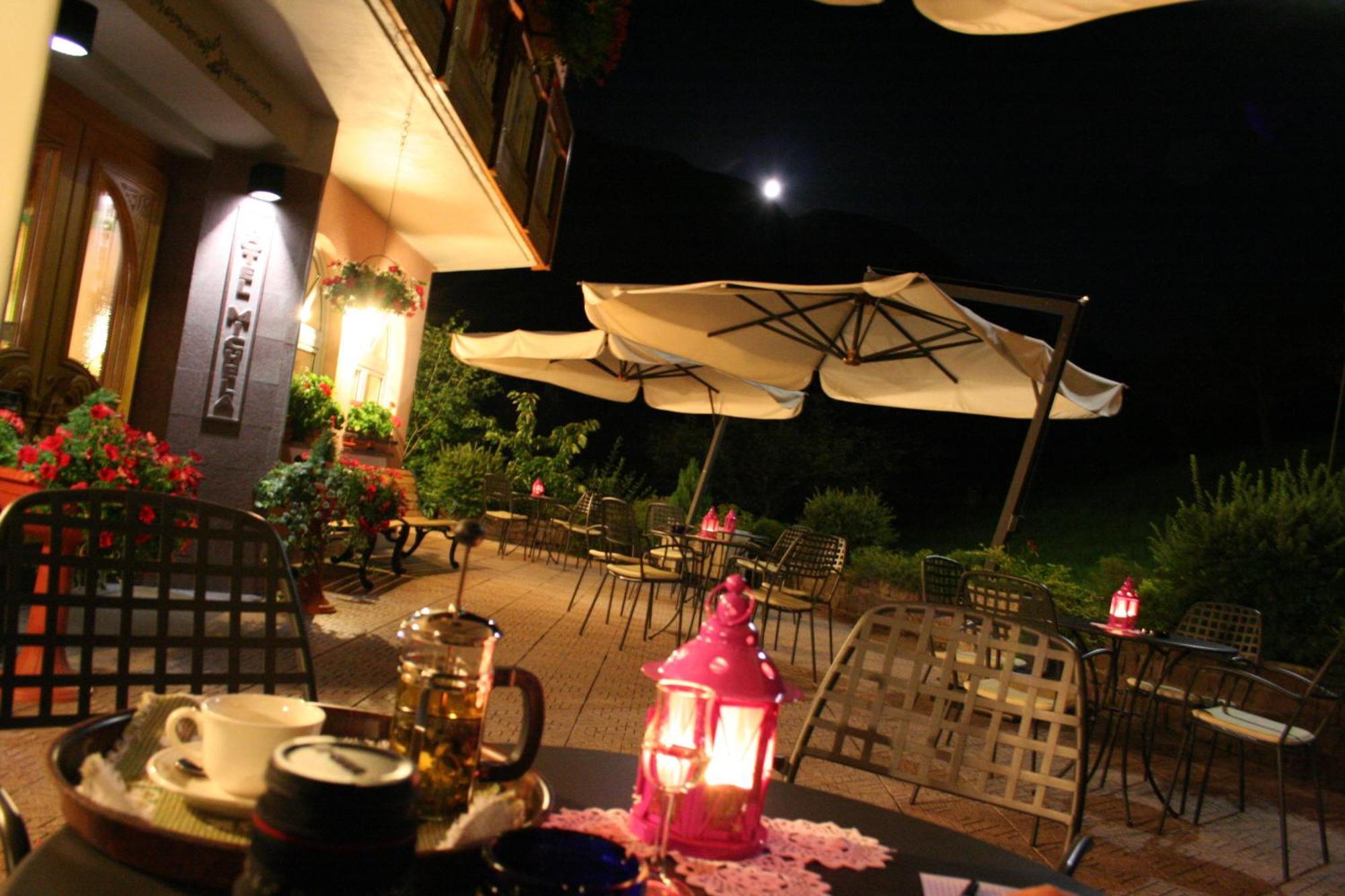 Hotel Michela Male Bagian luar foto