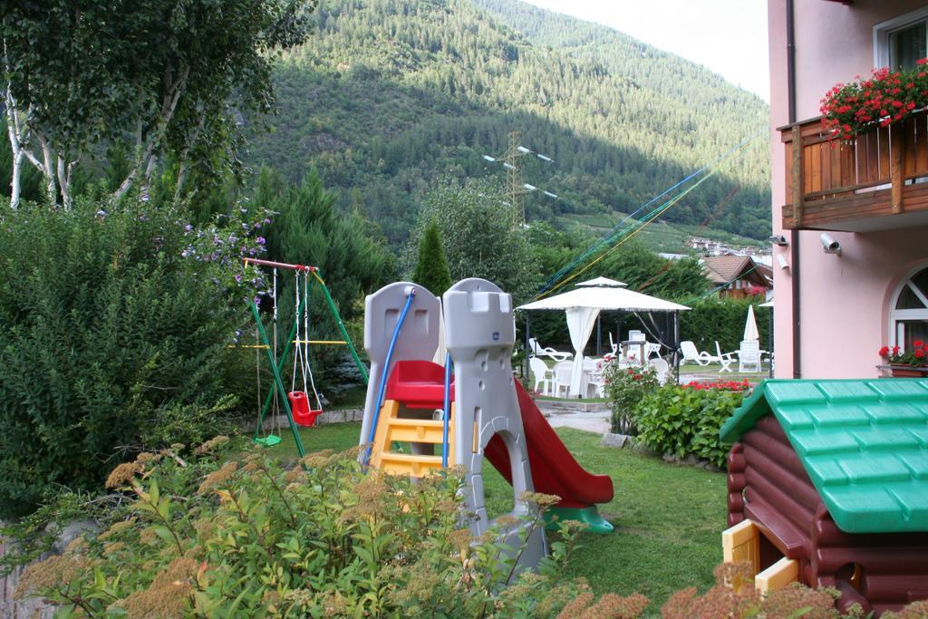Hotel Michela Male Bagian luar foto