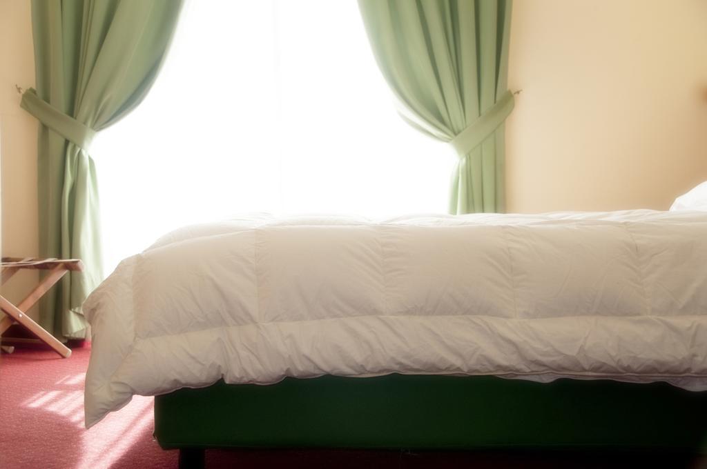 Hotel Michela Male Bagian luar foto