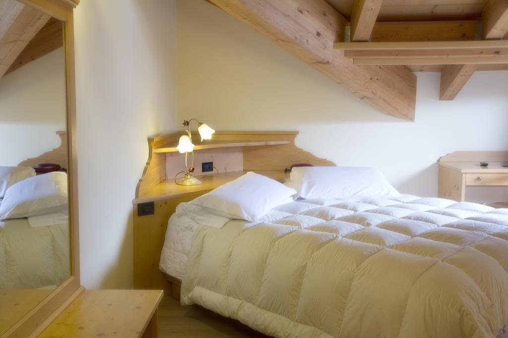 Hotel Michela Male Bagian luar foto