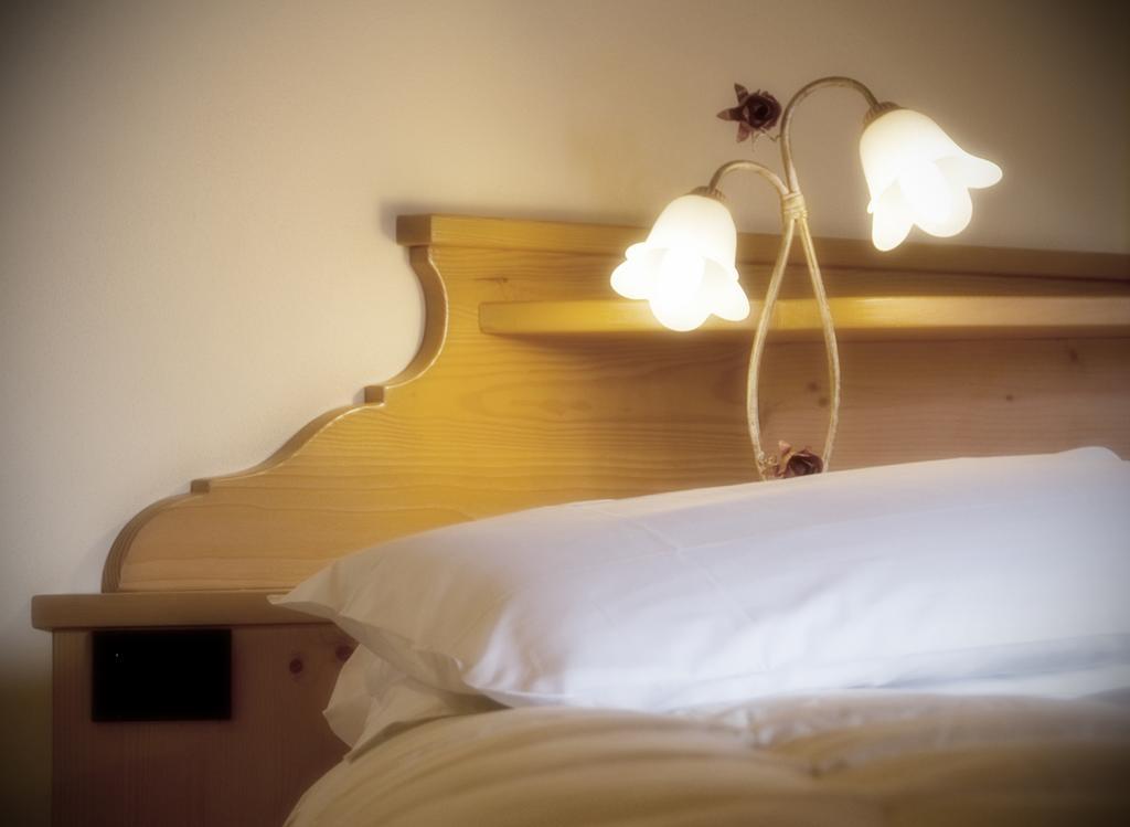 Hotel Michela Male Bagian luar foto