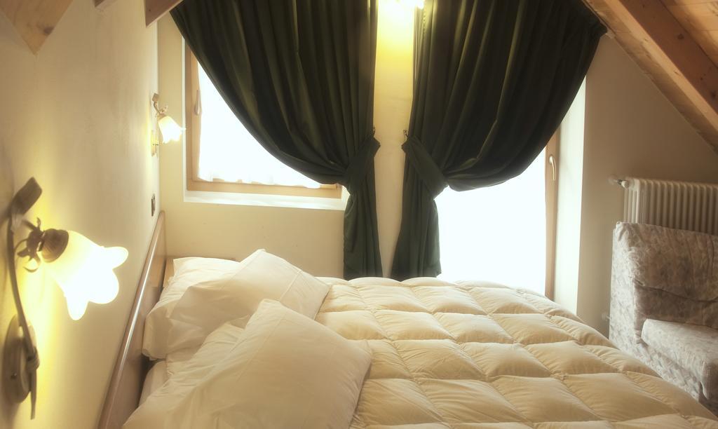 Hotel Michela Male Bagian luar foto