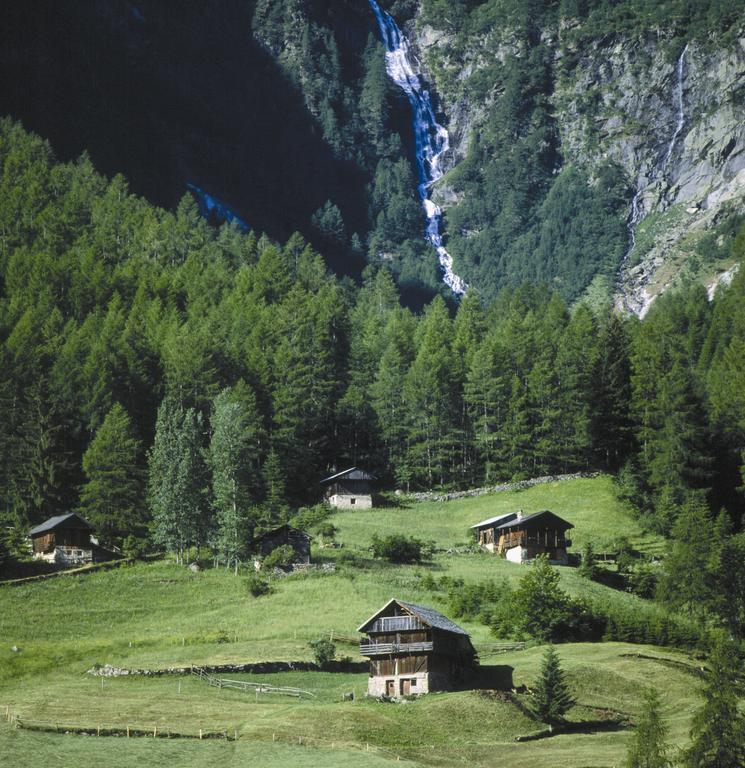 Hotel Michela Male Bagian luar foto